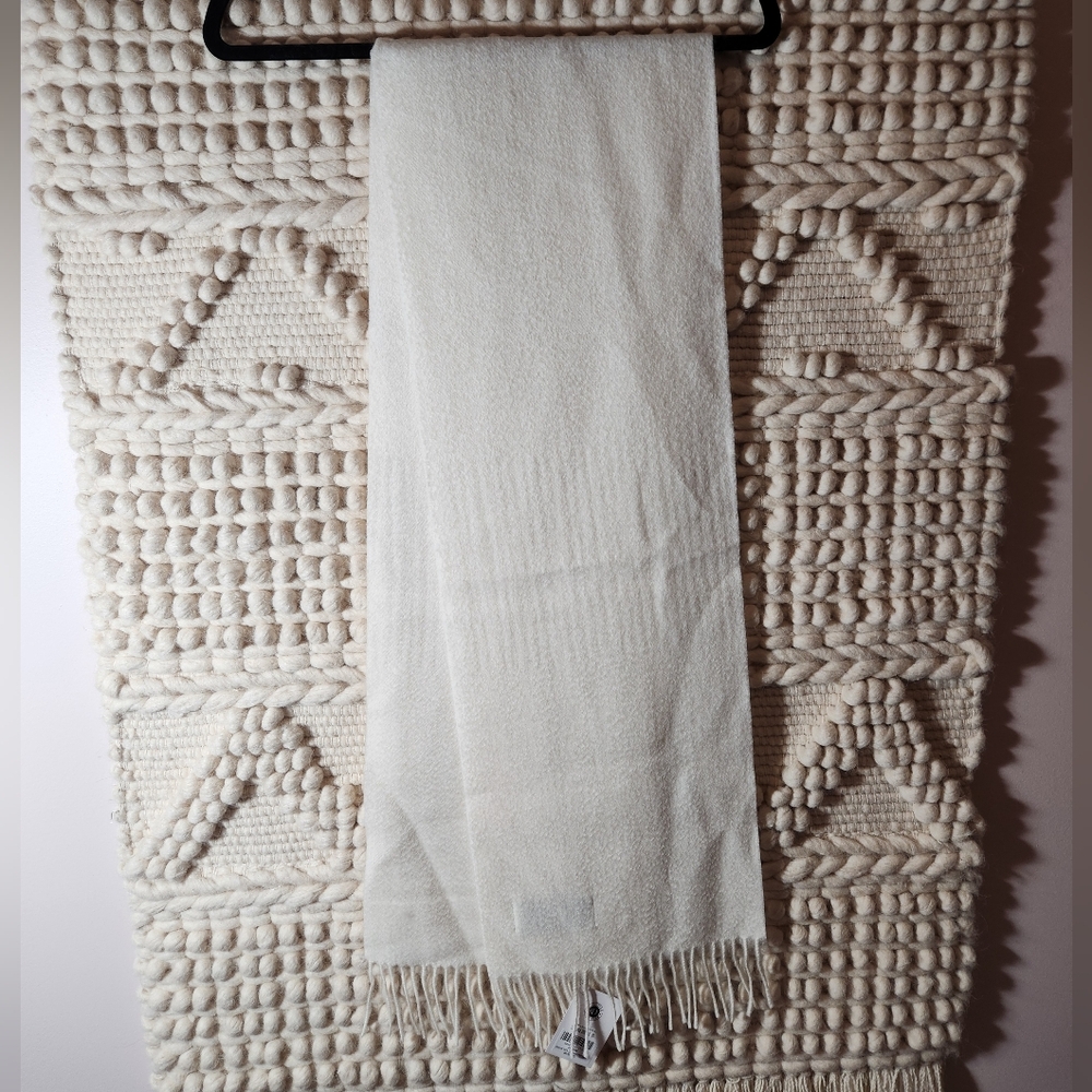 NWT 100% lambswool scarf White
